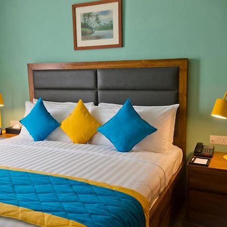 Ocean Edge Suites & Hotel Коломбо Экстерьер фото