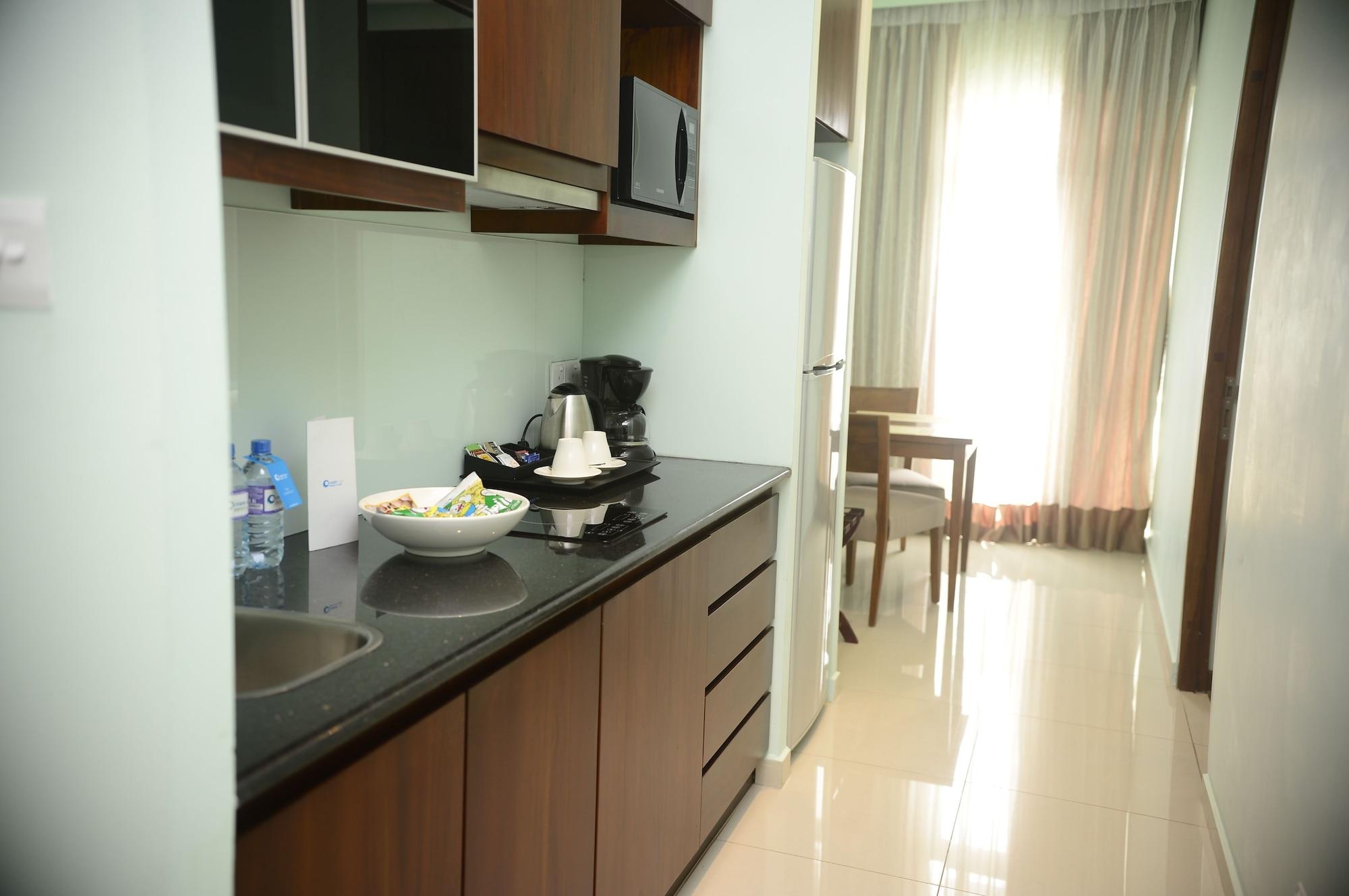 Ocean Edge Suites & Hotel Коломбо Экстерьер фото