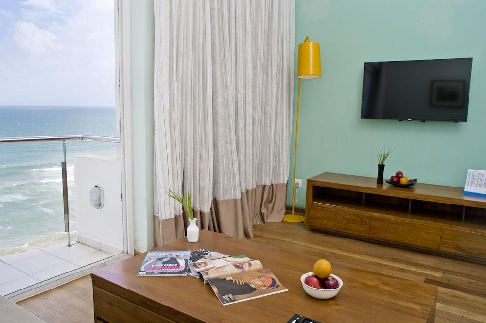 Ocean Edge Suites & Hotel Коломбо Экстерьер фото