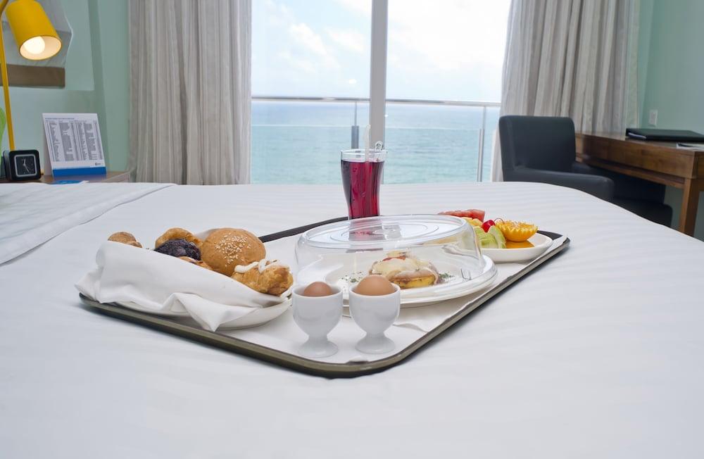 Ocean Edge Suites & Hotel Коломбо Экстерьер фото