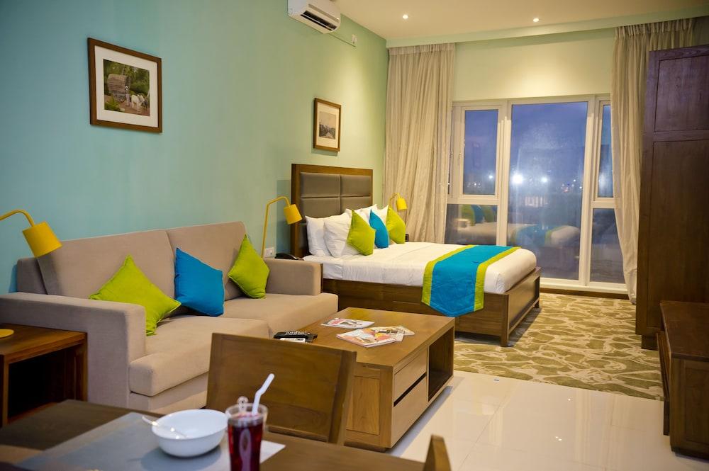 Ocean Edge Suites & Hotel Коломбо Экстерьер фото