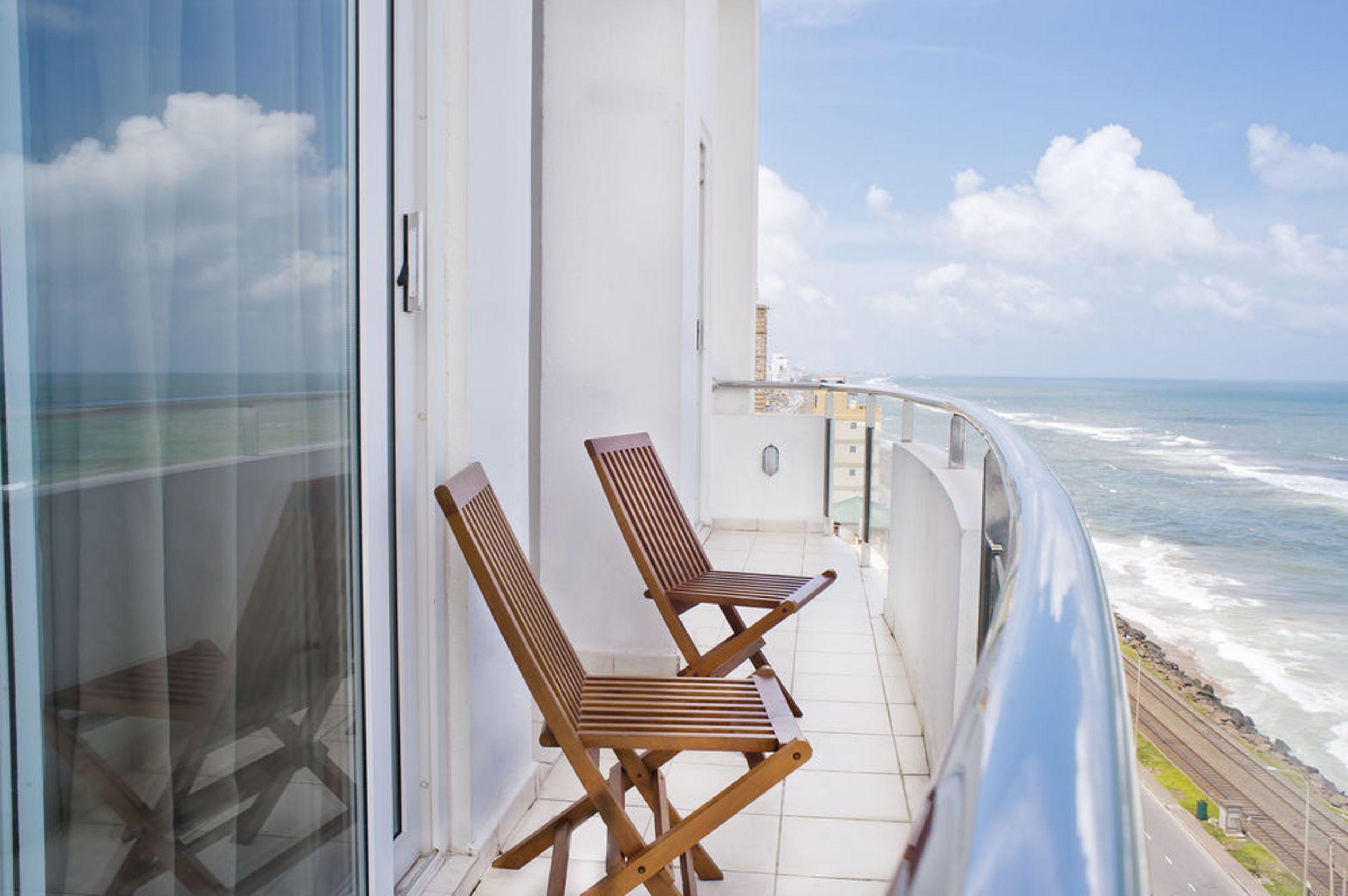 Ocean Edge Suites & Hotel Коломбо Экстерьер фото