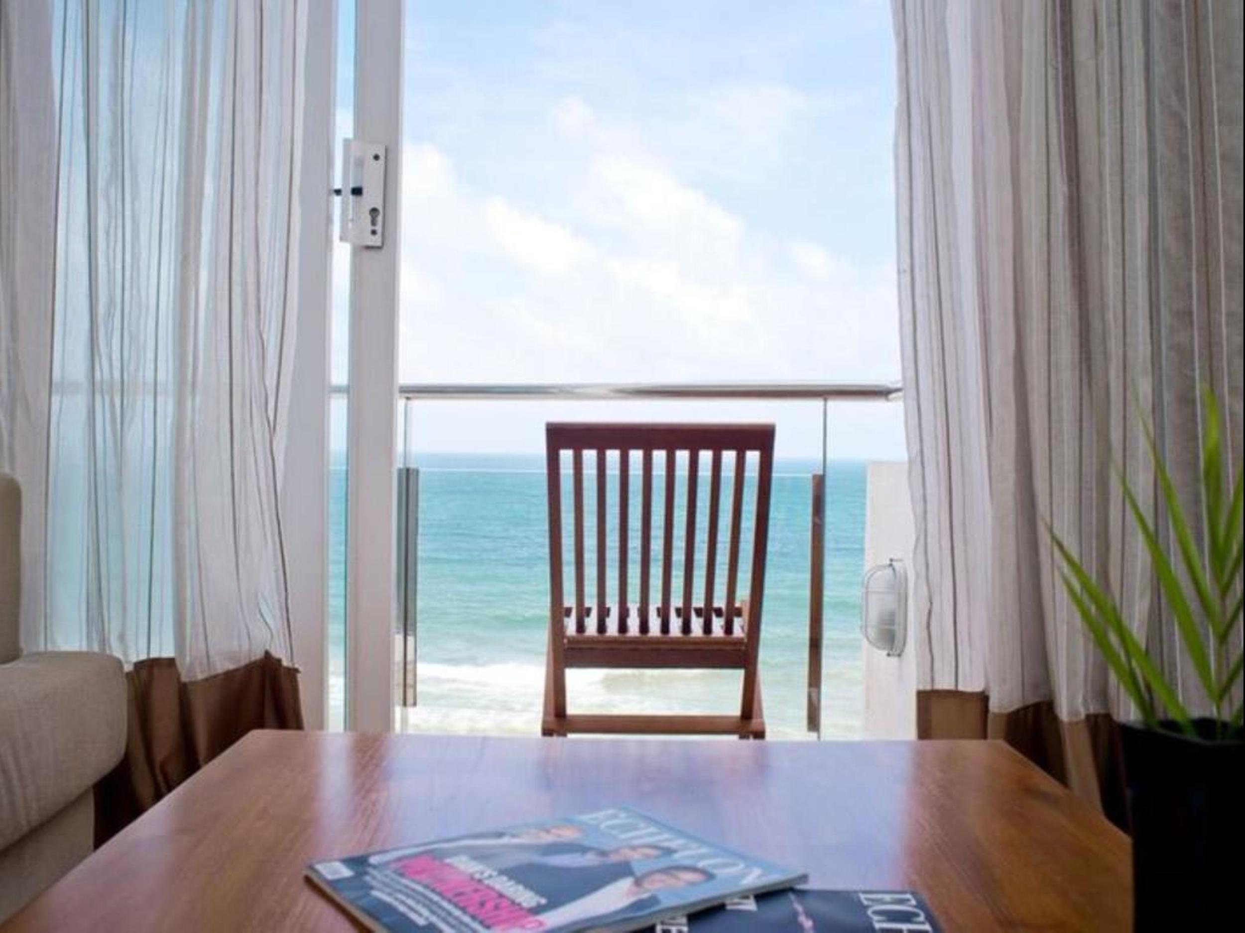 Ocean Edge Suites & Hotel Коломбо Экстерьер фото