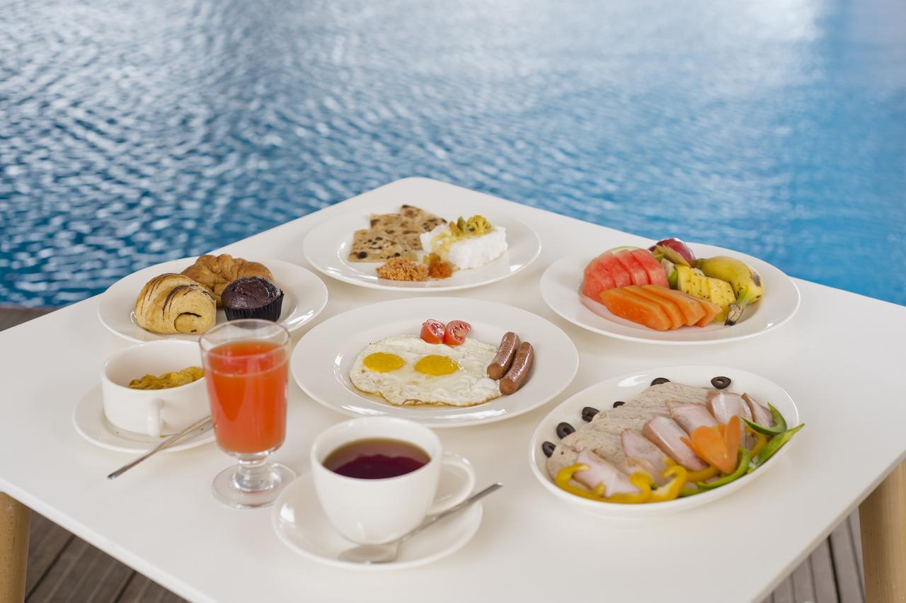 Ocean Edge Suites & Hotel Коломбо Экстерьер фото