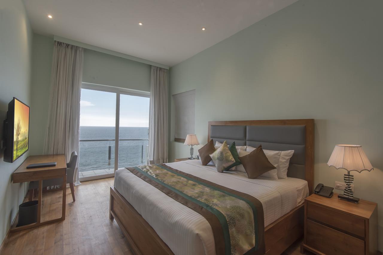 Ocean Edge Suites & Hotel Коломбо Экстерьер фото