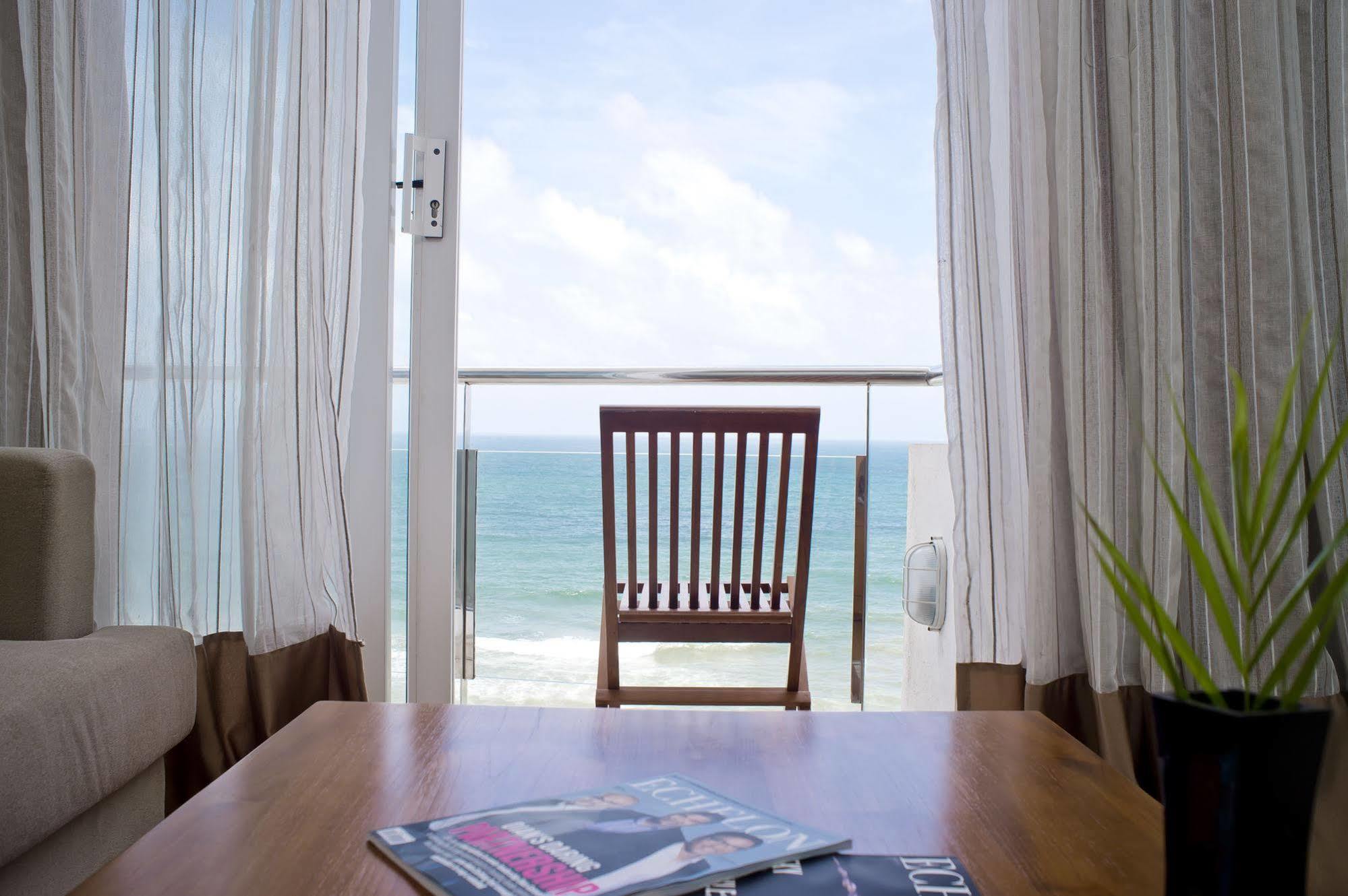 Ocean Edge Suites & Hotel Коломбо Экстерьер фото