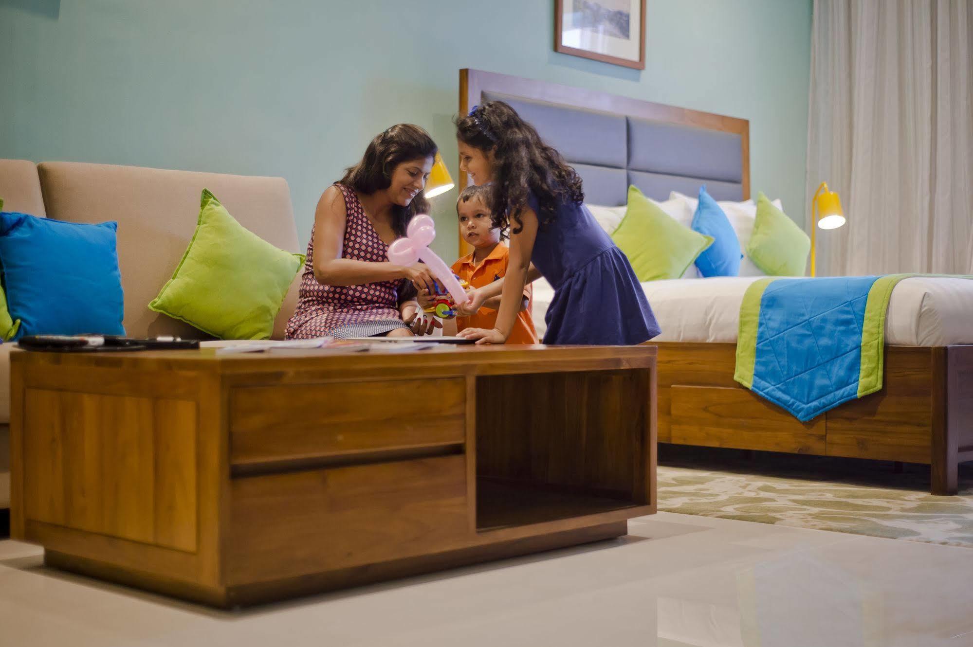Ocean Edge Suites & Hotel Коломбо Экстерьер фото