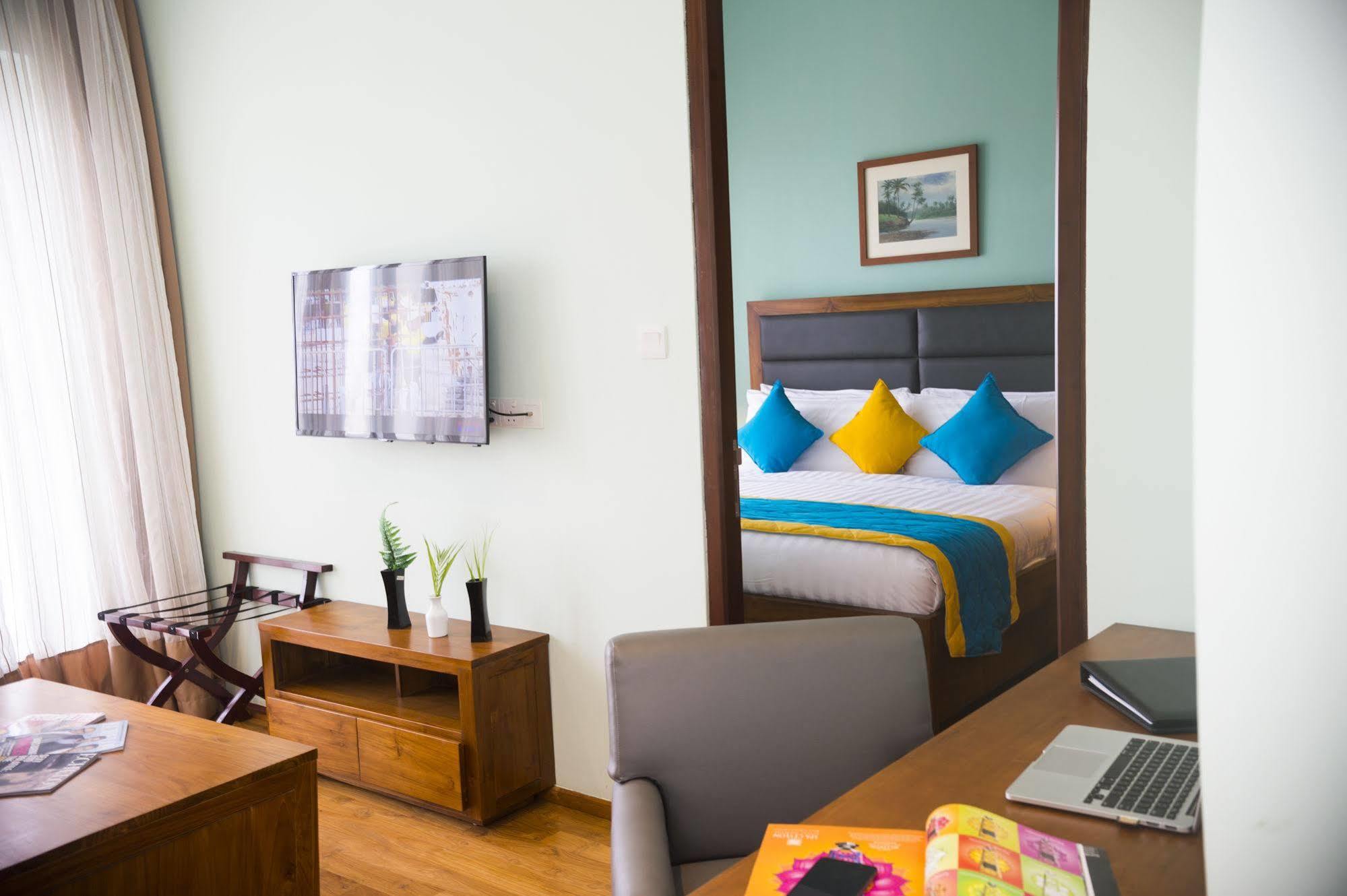 Ocean Edge Suites & Hotel Коломбо Экстерьер фото