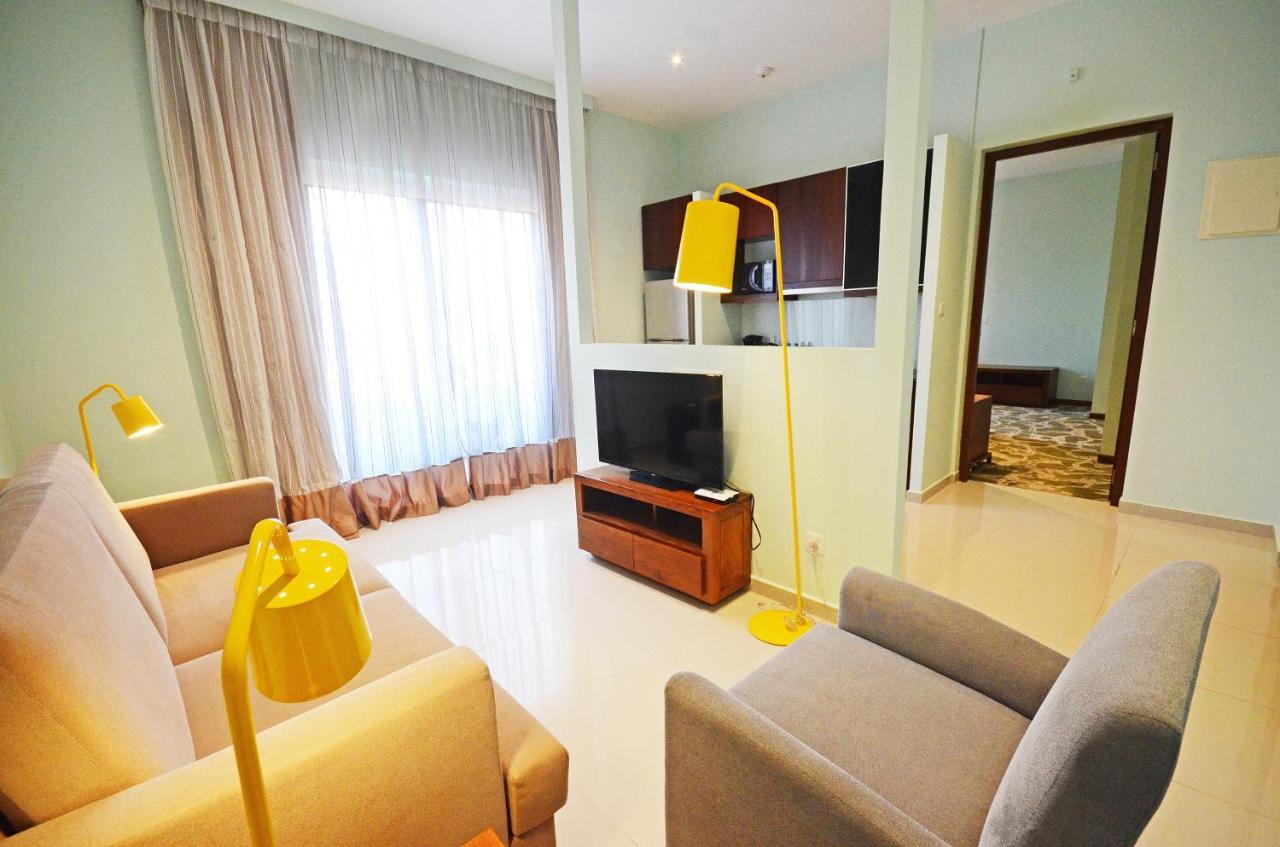 Ocean Edge Suites & Hotel Коломбо Экстерьер фото